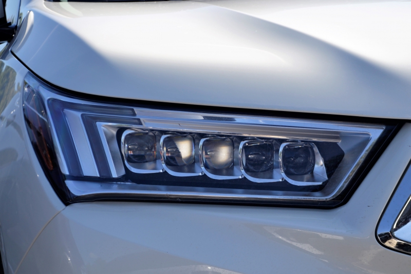 automobile-LA GARDE-min_acura-headlamp-2834131